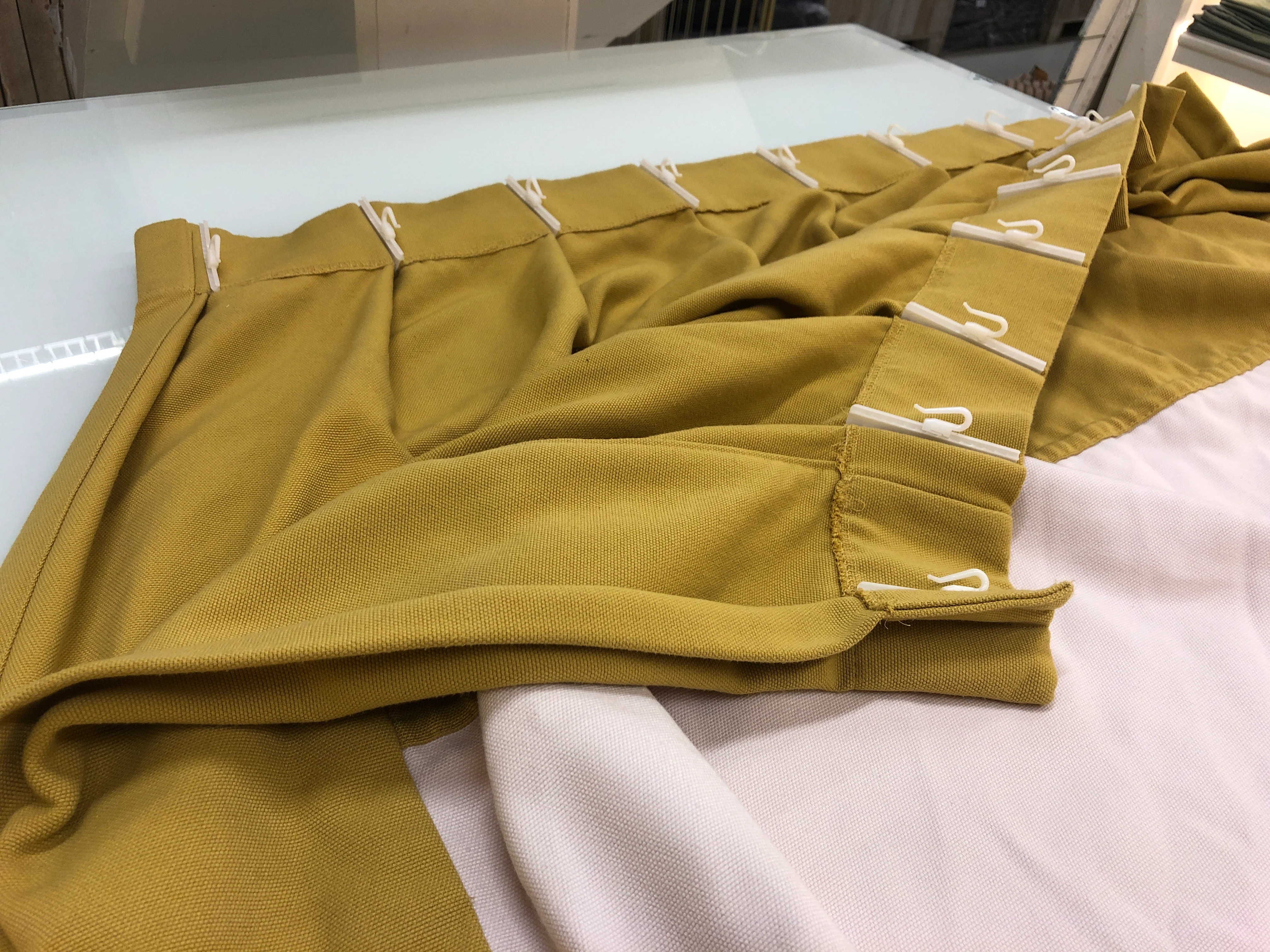 Gardine Vorhang Verdunkler gebraucht 230x280 beige mit senffarbenen Streifen - Image 3