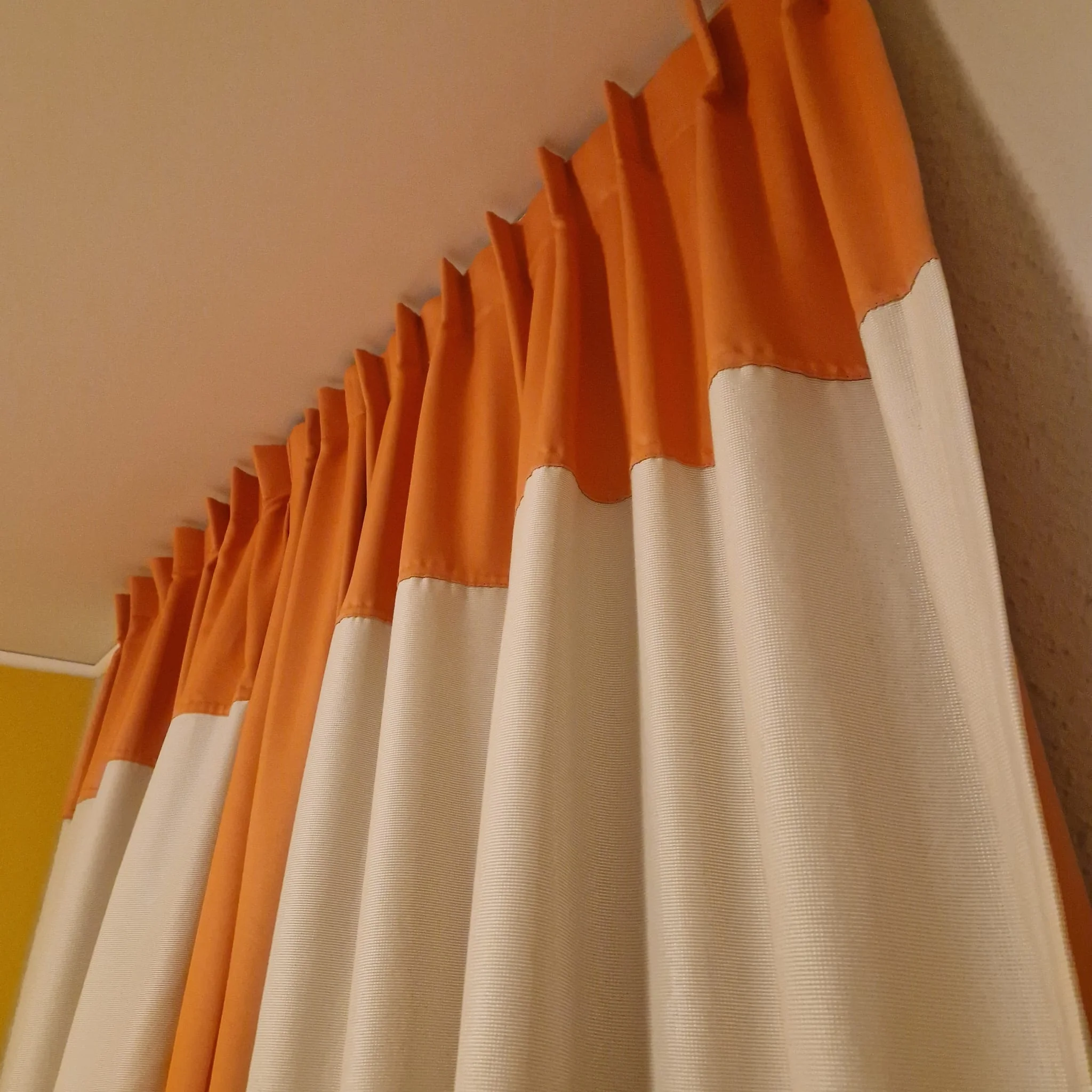 Gardine Vorhang Verdunkler gebraucht 240x80 beige mit orangen Streifen - Image 3