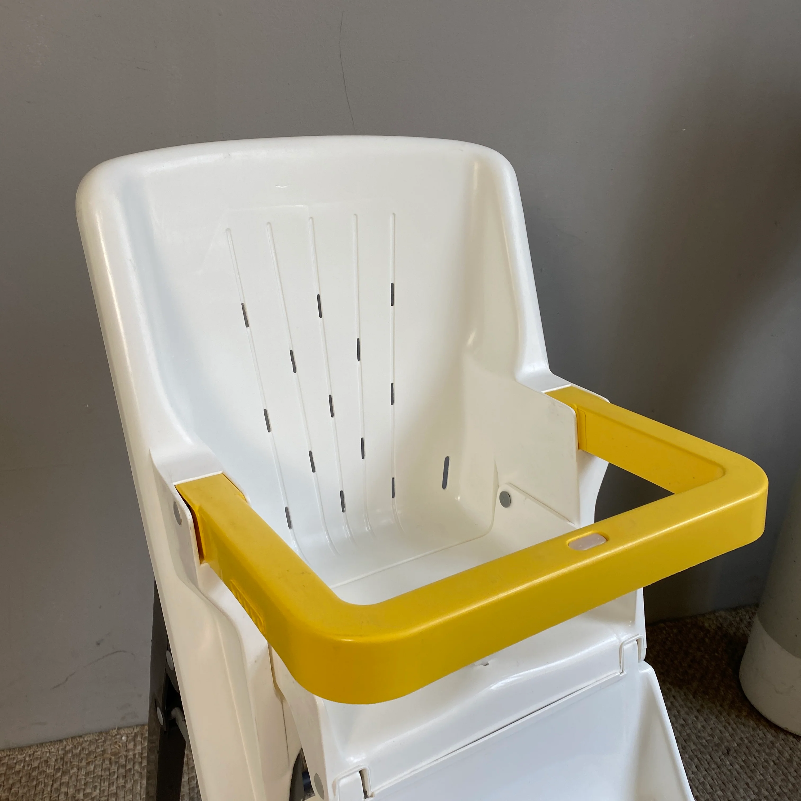 cam Hochstuhl gebraucht gelb weiß Kunststoff Kinderstuhl - Image 3