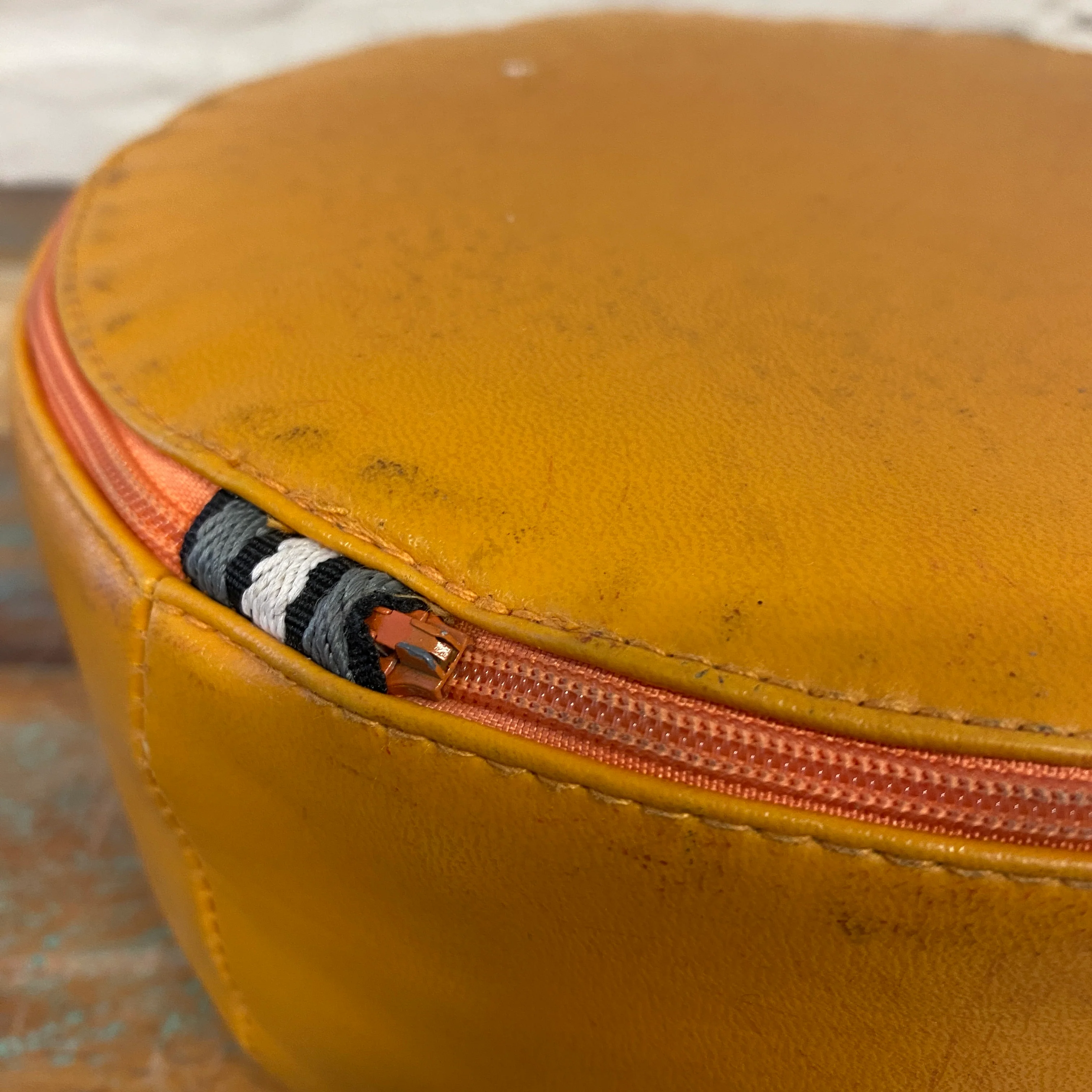 Kleines Polster gebraucht gelb Leder - Image 3