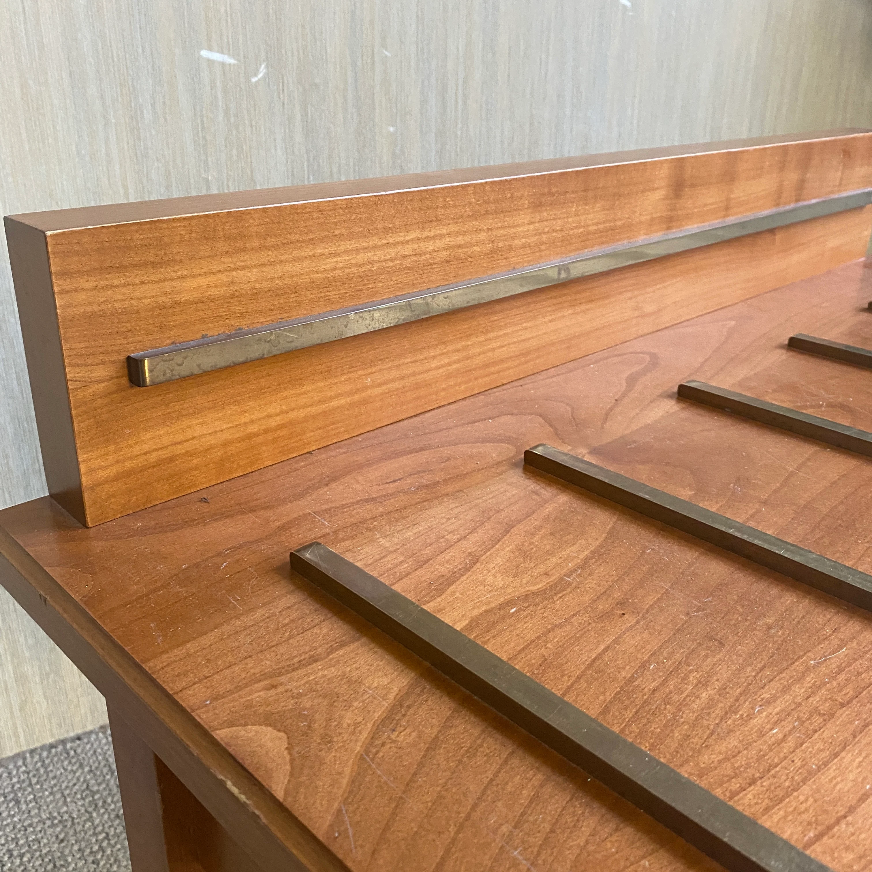 Kofferbank Kirsche Holz mit Ablage – Bank gebraucht - Image 4