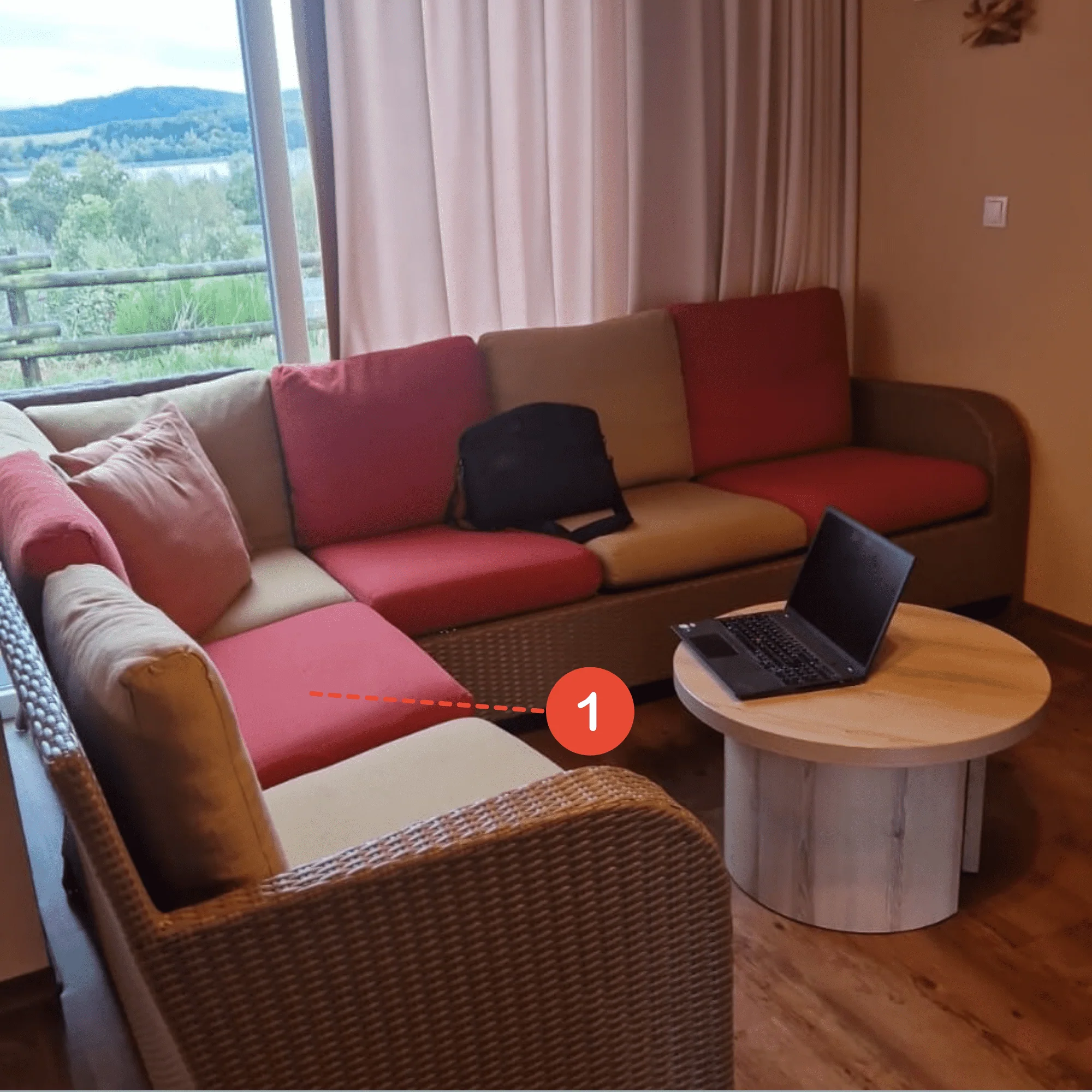 Showroom - Einblick in ein Hotelzimmer mit Rattan Hotelmöbeln - Image 8